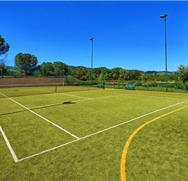 5 bedroom villa with pool and tennis court near San Gimignano, sleeps 10